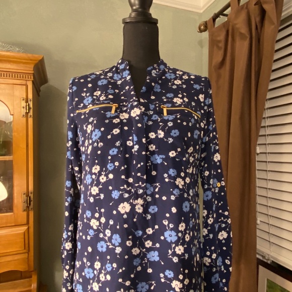 Michael Kors Garden Patch roll tab l/s Top - Picture 2 of 12